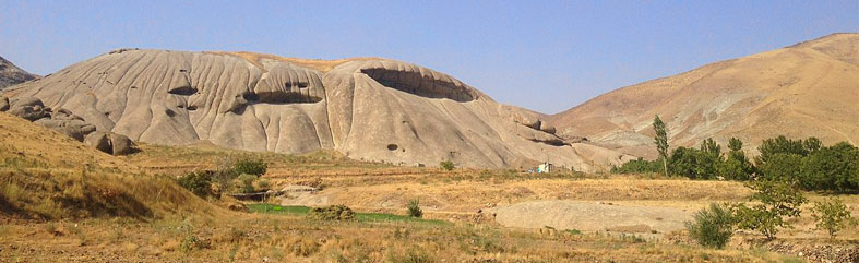 ایوان سنگی و اسرارآمیز نیاق ایوان سنگی و اسرارآمیز نیاق