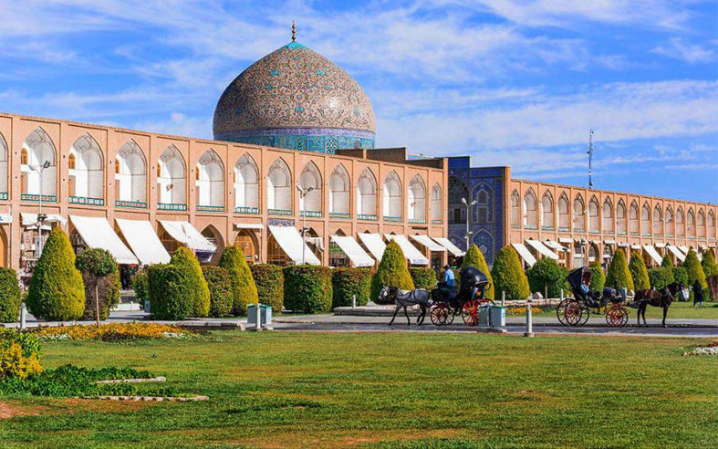 رویداد بزرگ گردشگری «میدان تا میدان»، به مناسبت یکم آذر ماه روز اصفهان برگزار خواهد شد.