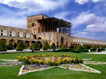 رویداد بزرگ گردشگری «میدان تا میدان»، به مناسبت یکم آذر ماه روز اصفهان برگزار خواهد شد. رویداد بزرگ گردشگری «میدان تا میدان»، به مناسبت یکم آذر ماه روز اصفهان برگزار خواهد شد.