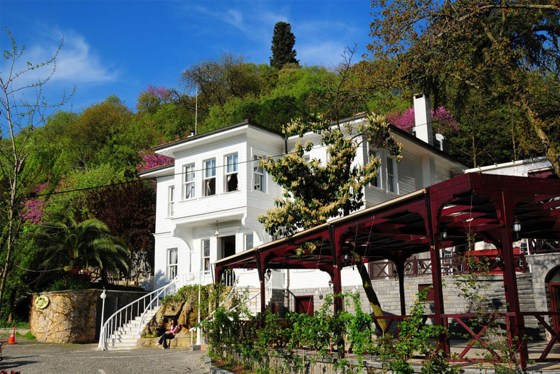 پارک فتحی پاشا