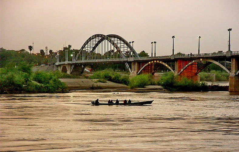 در سفر به اهواز به تماشای کارون و پل های زیبا بنشینیم.