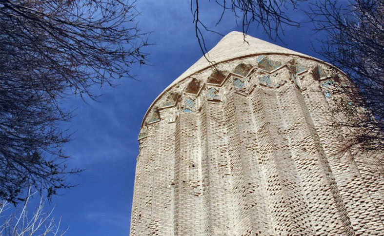 برج علاءالدین؛ آرامگاهی در دل برج برج علاءالدین؛ آرامگاهی در دل برج