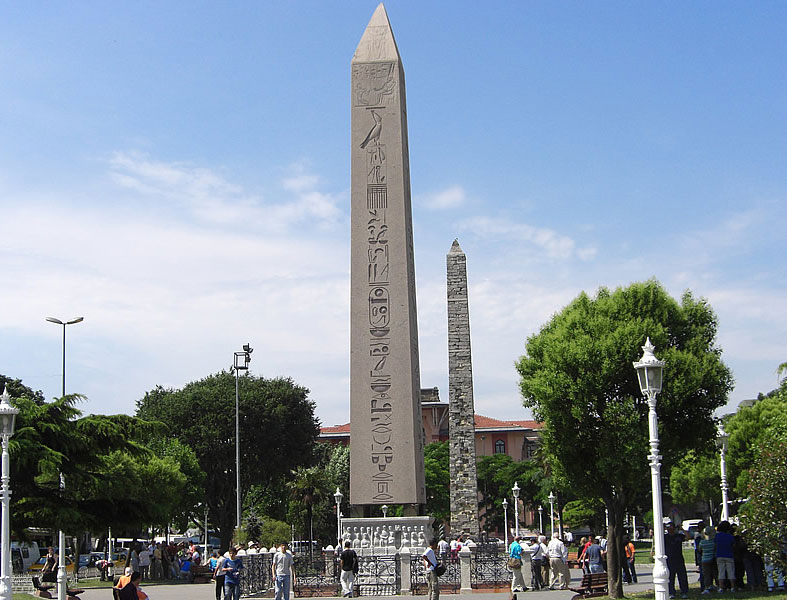 میدان هیپودروم یا میدان اسب دوانی