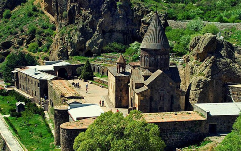 کلیسای گغارت؛ جایی برای برآورده شدن آرزوها