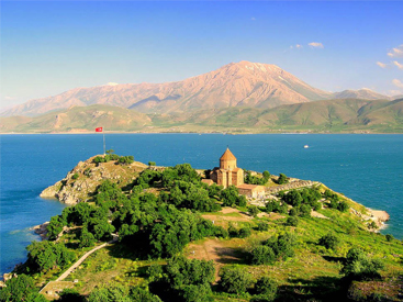 جزیره و کلیسای آکدامار (آختامار)