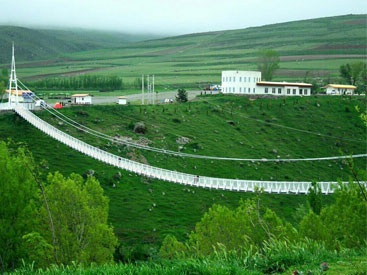 از معلق ترین پل خاورمیانه در طبیعتی بکر عبور کنید! از معلق ترین پل خاورمیانه در طبیعتی بکر عبور کنید!